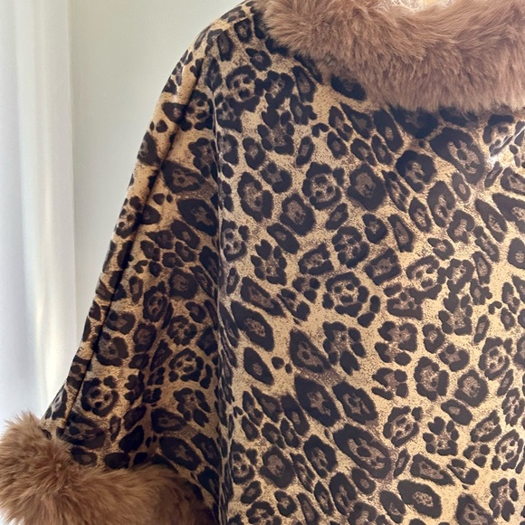 NWT Top it Off Leopard Print Poncho OS - Picture 5 of 8